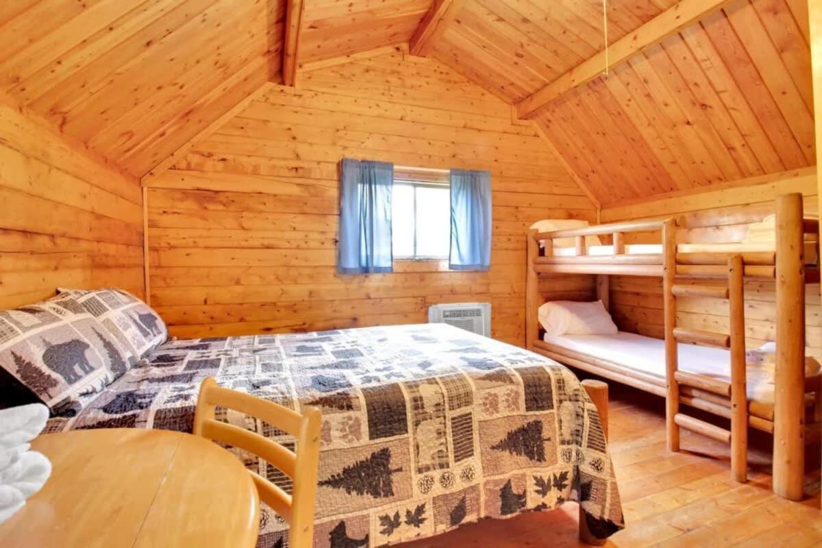 Lovely Rustic Cabin In Блумінгтон Екстер'єр фото