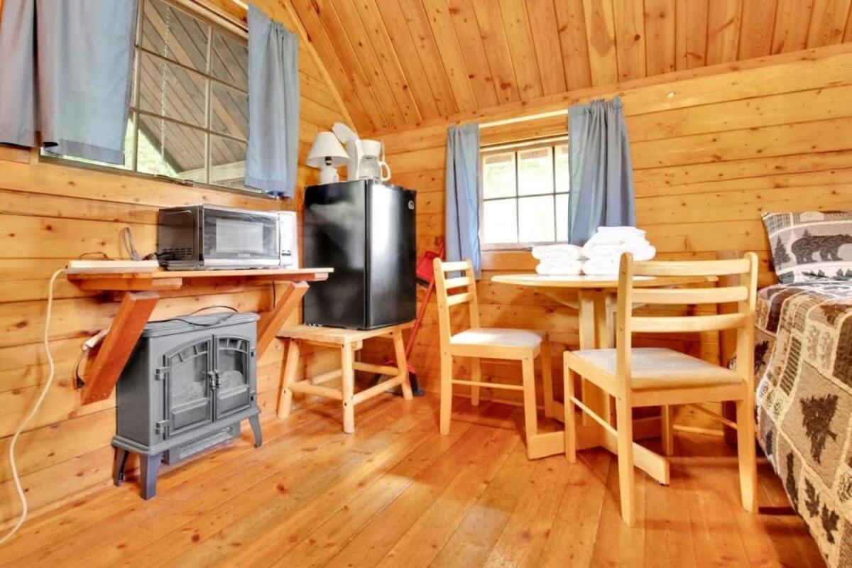 Lovely Rustic Cabin In Блумінгтон Екстер'єр фото